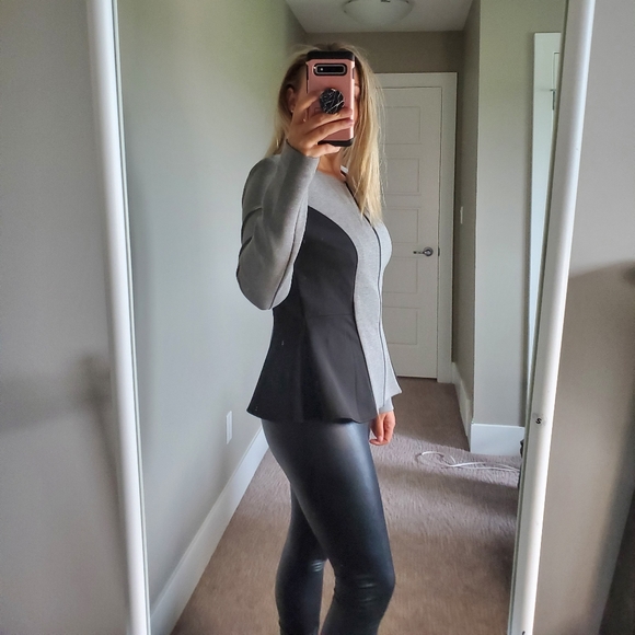 Peplum Zip Up Blazer - Picture 4 of 4